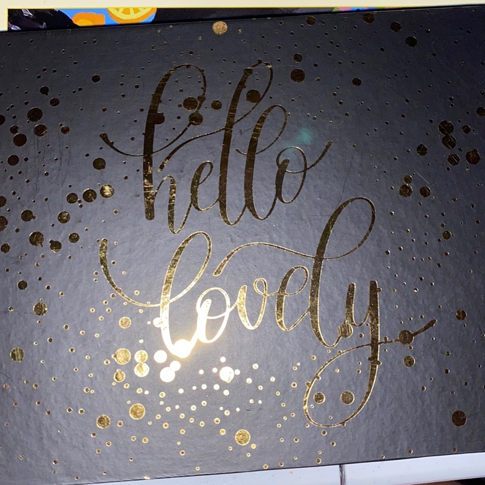 Woman’s Beauty Box From “WeYouOurBeauty “